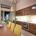 빌라 Beachfront Zante Perla 5 Bedroom Private Pool