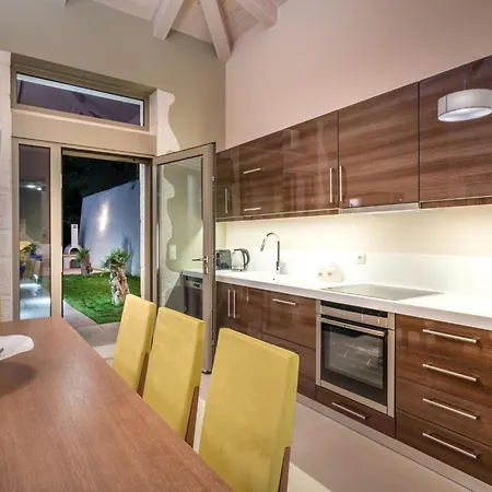 Beachfront Zante Perla 5 Bedroom Private Pool * Plános